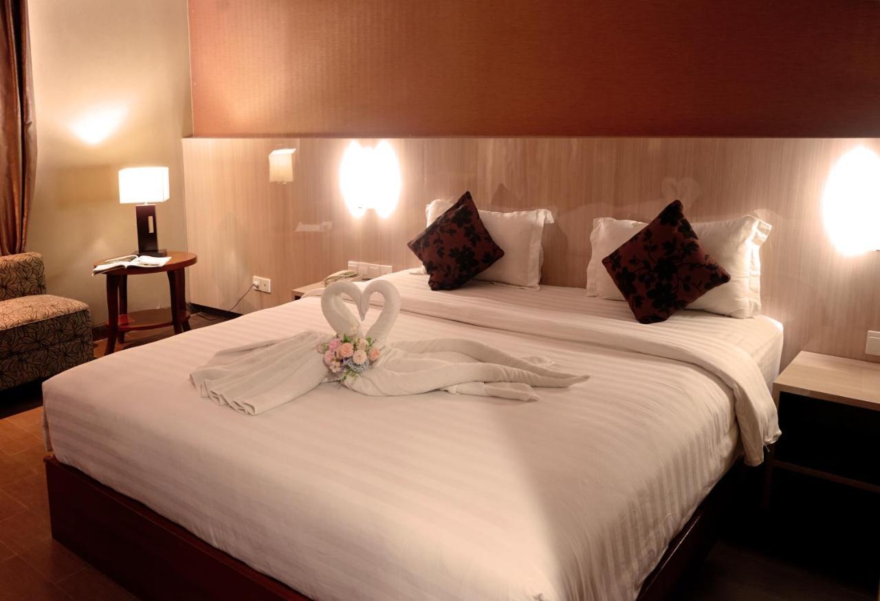Grand Hatika Hotel Tanjung Pandan Εξωτερικό φωτογραφία