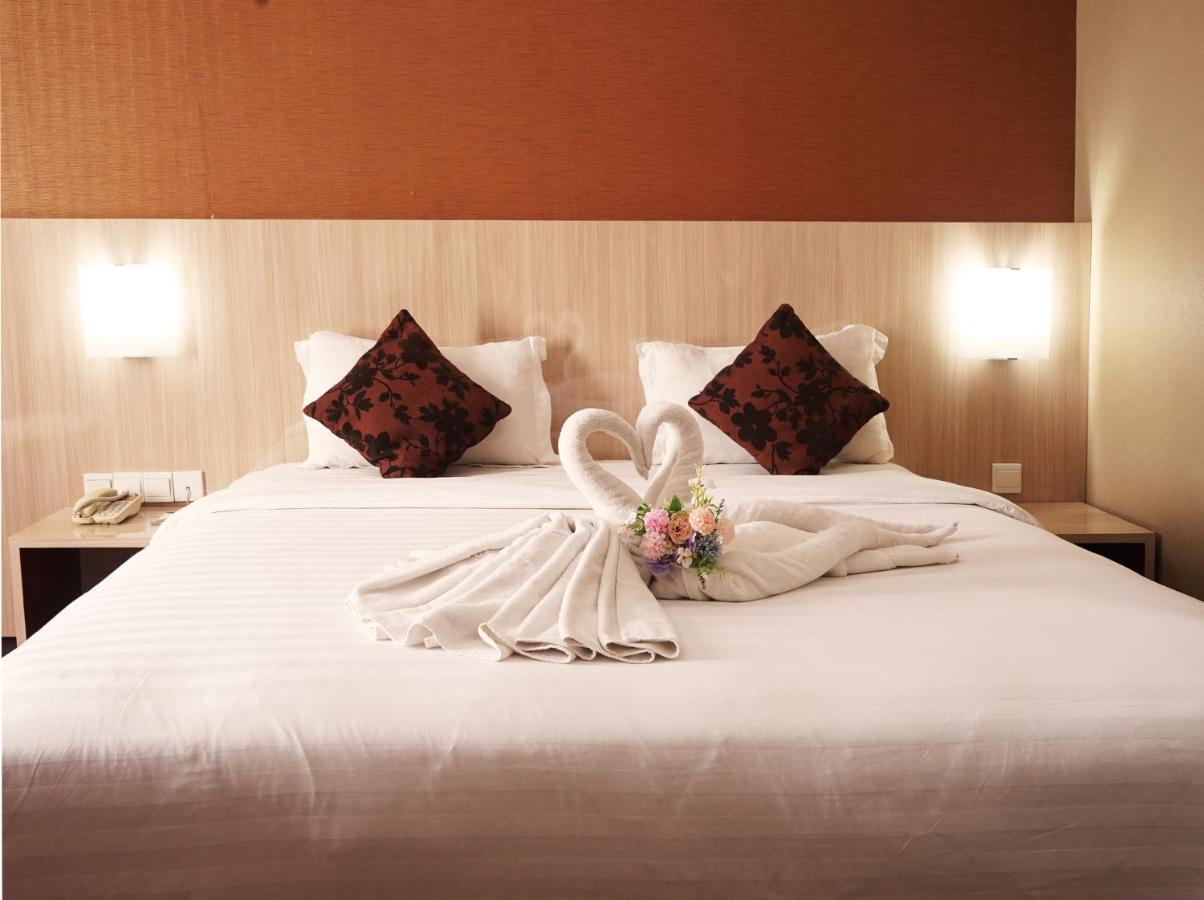 Grand Hatika Hotel Tanjung Pandan Εξωτερικό φωτογραφία