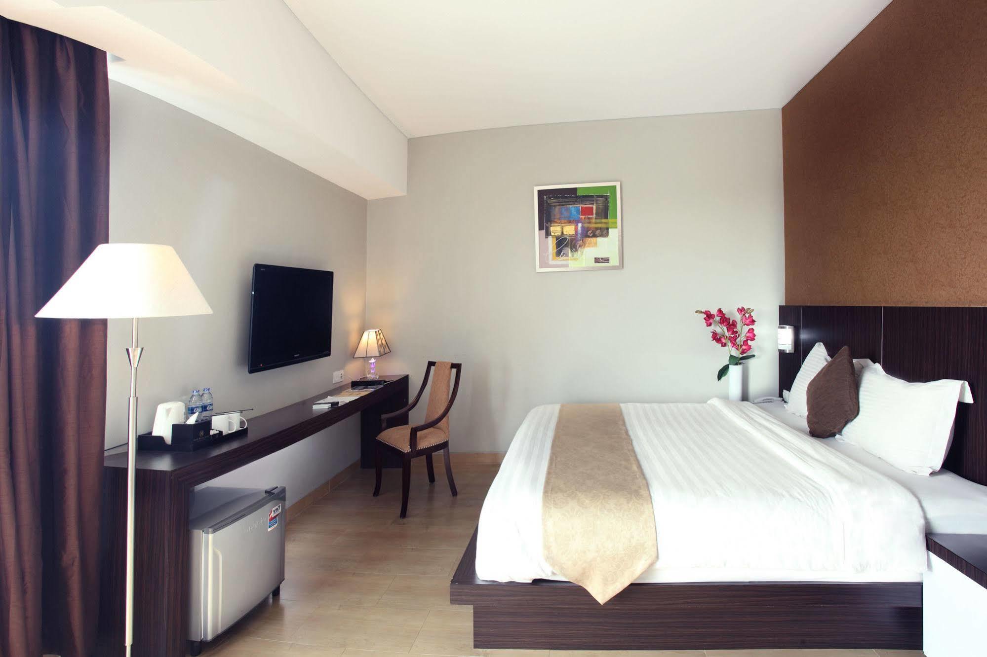 Grand Hatika Hotel Tanjung Pandan Εξωτερικό φωτογραφία