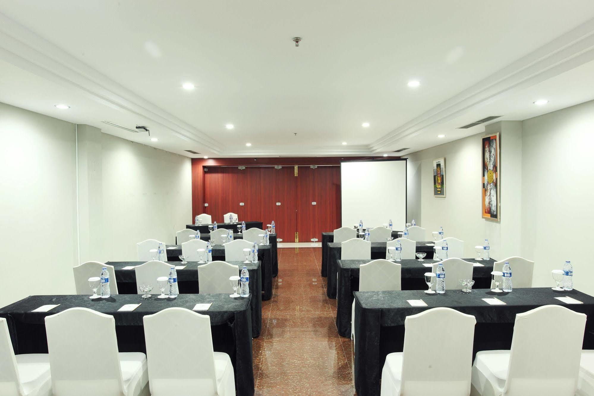 Grand Hatika Hotel Tanjung Pandan Εξωτερικό φωτογραφία