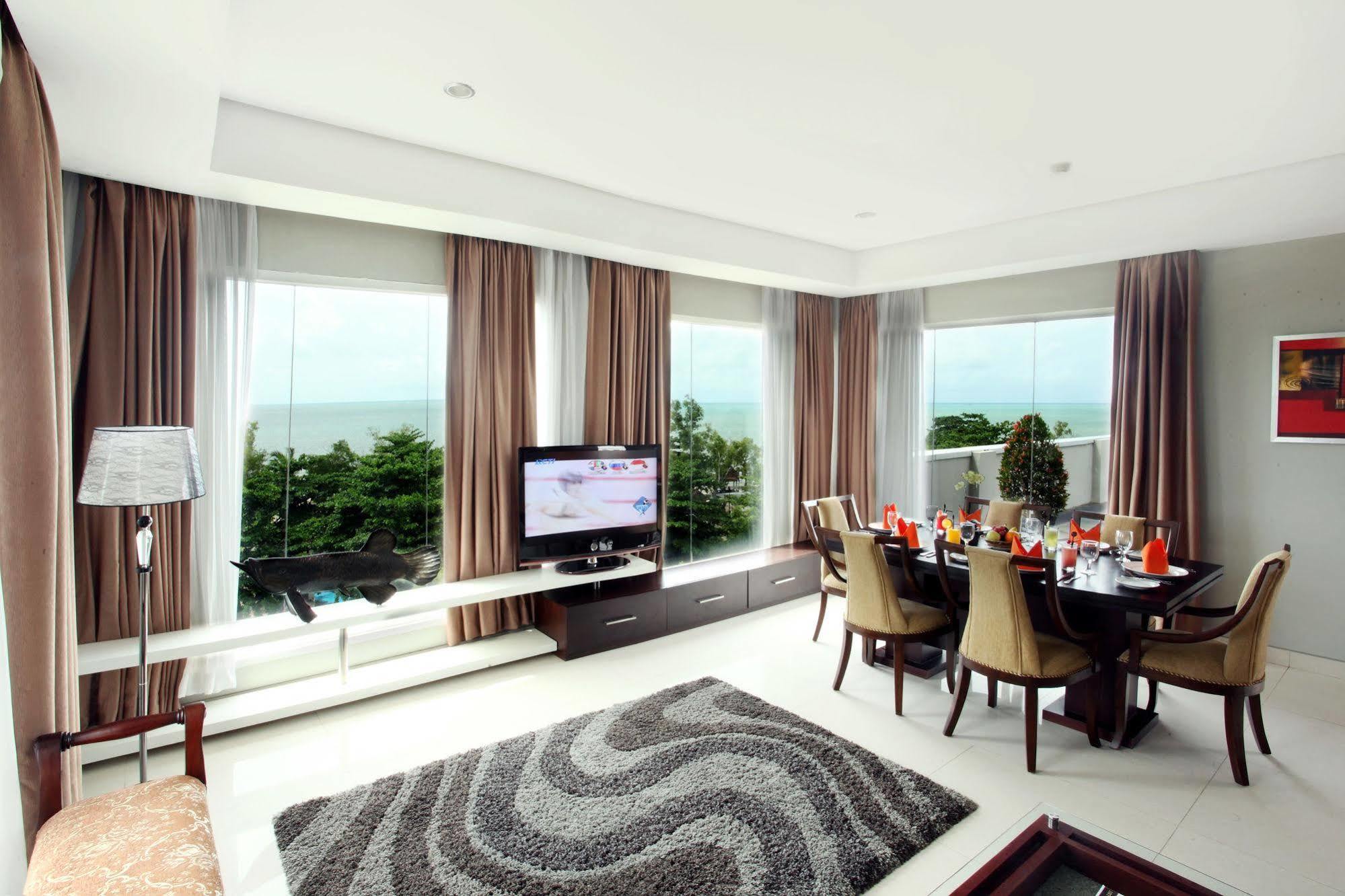 Grand Hatika Hotel Tanjung Pandan Εξωτερικό φωτογραφία