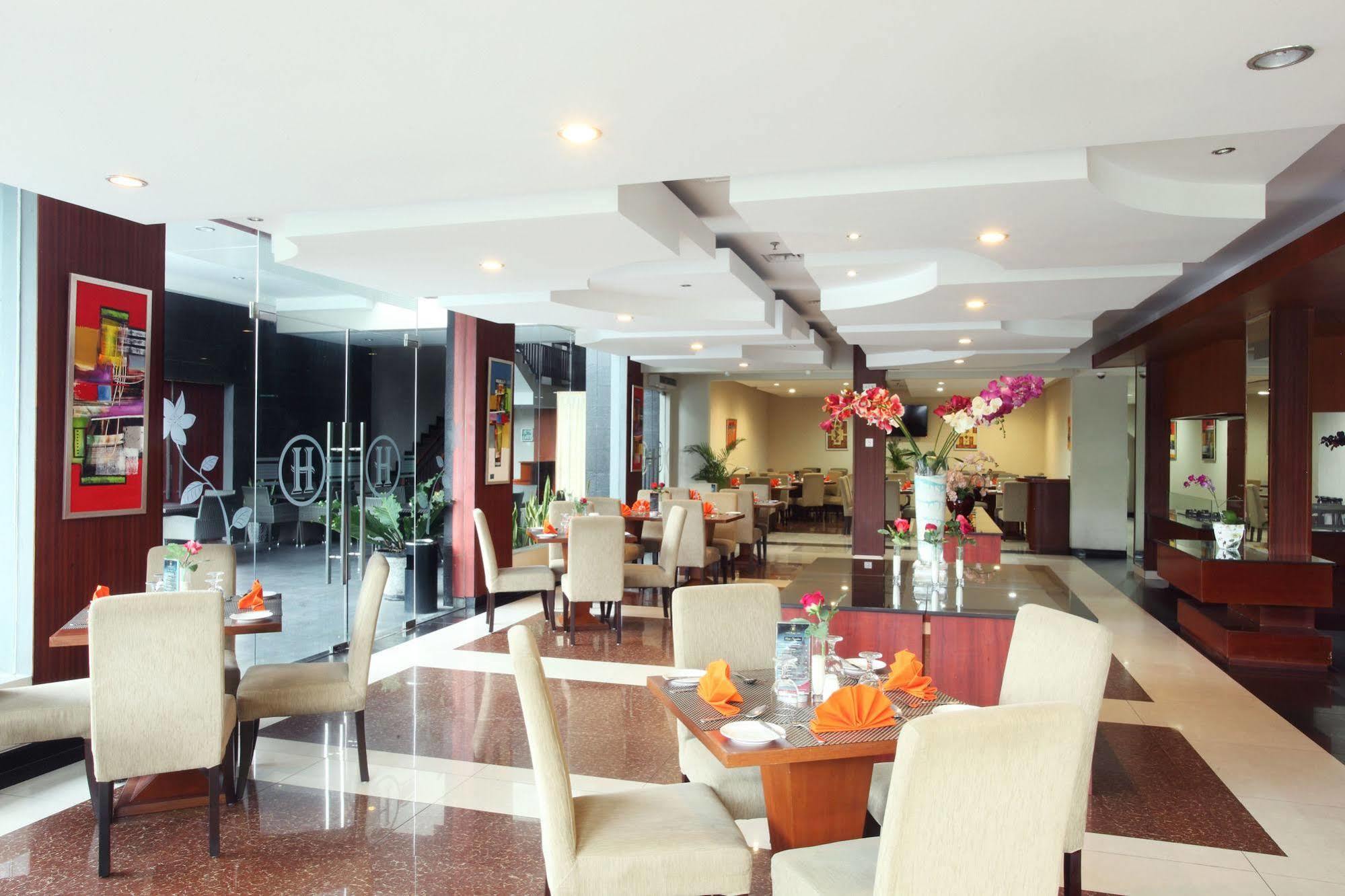 Grand Hatika Hotel Tanjung Pandan Εξωτερικό φωτογραφία