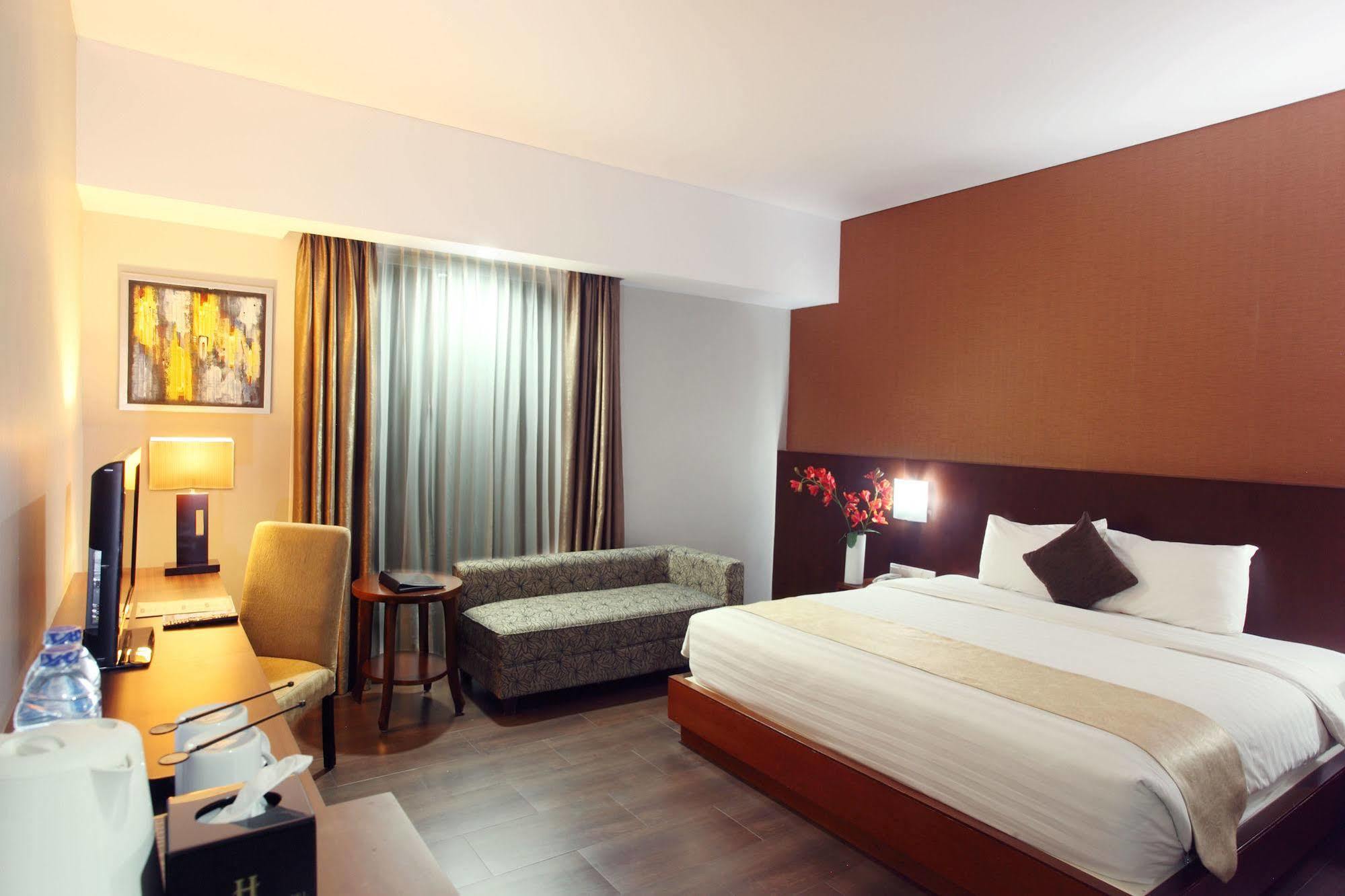 Grand Hatika Hotel Tanjung Pandan Εξωτερικό φωτογραφία