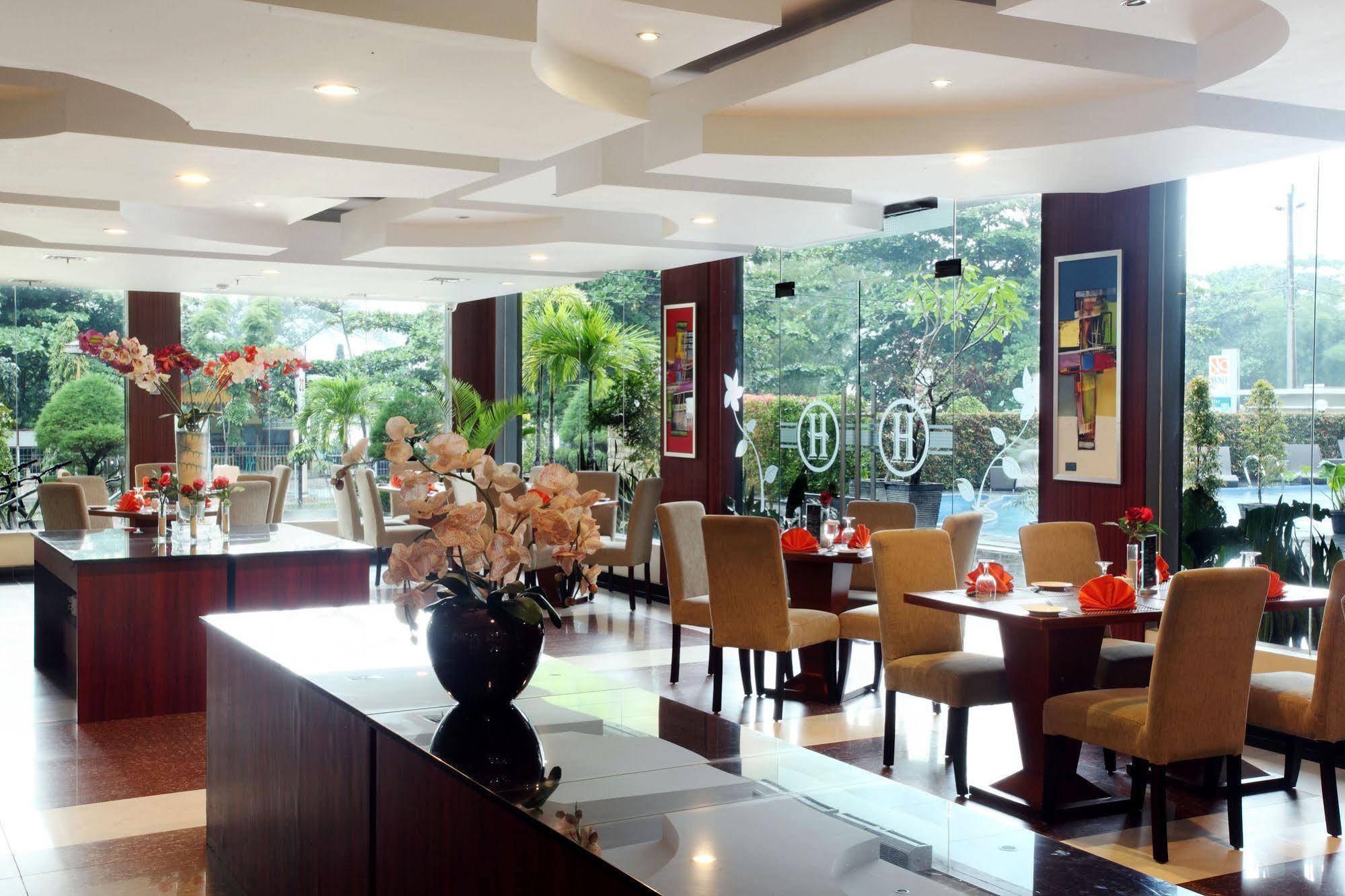Grand Hatika Hotel Tanjung Pandan Εξωτερικό φωτογραφία