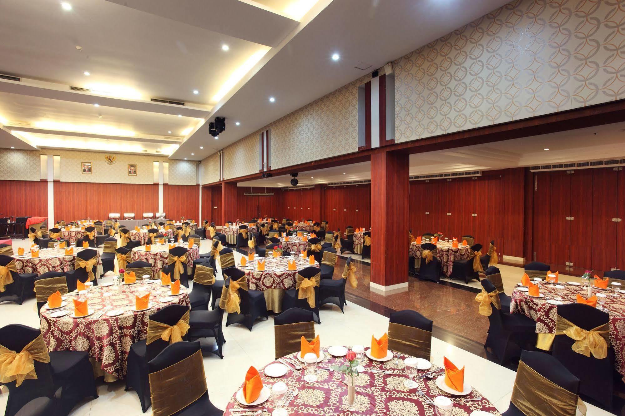 Grand Hatika Hotel Tanjung Pandan Εξωτερικό φωτογραφία