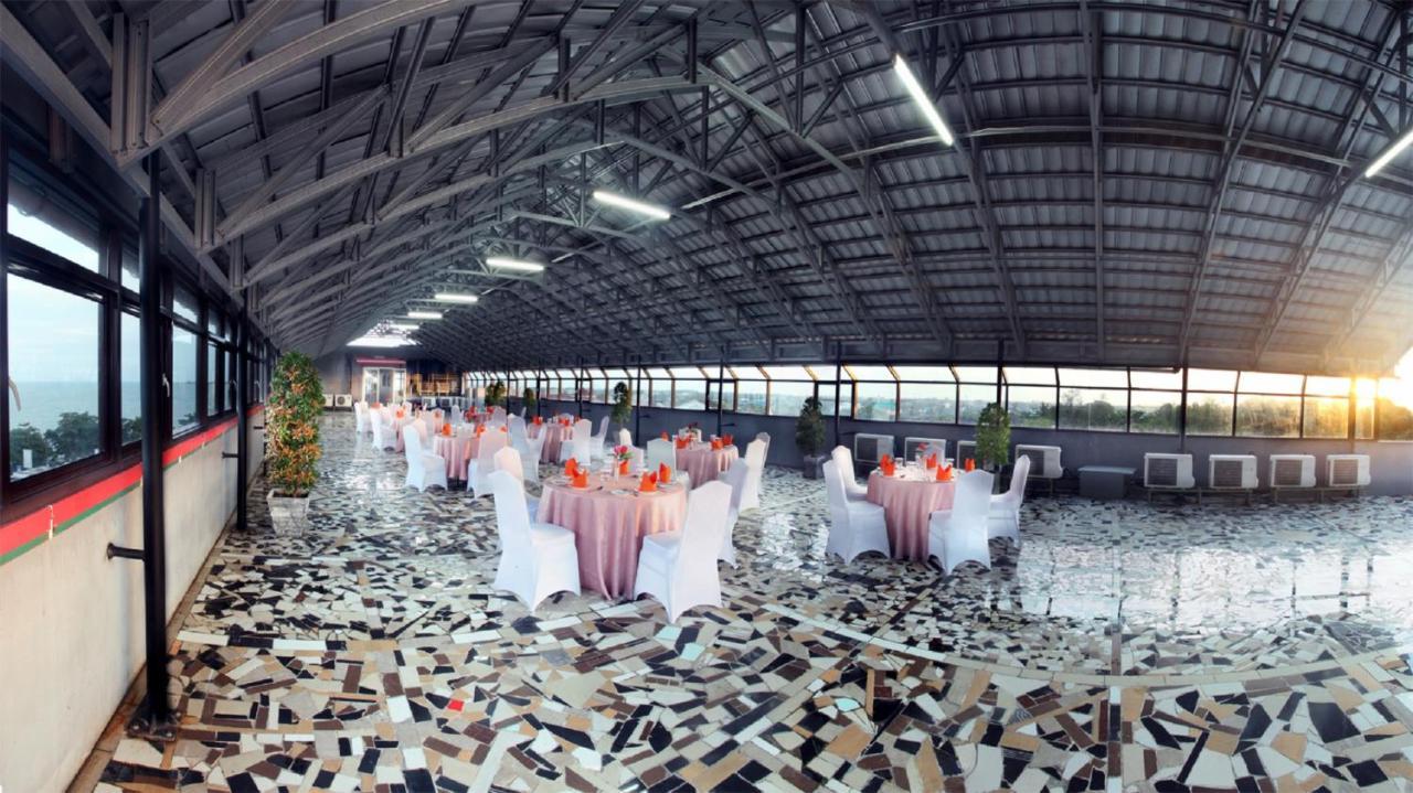 Grand Hatika Hotel Tanjung Pandan Εξωτερικό φωτογραφία