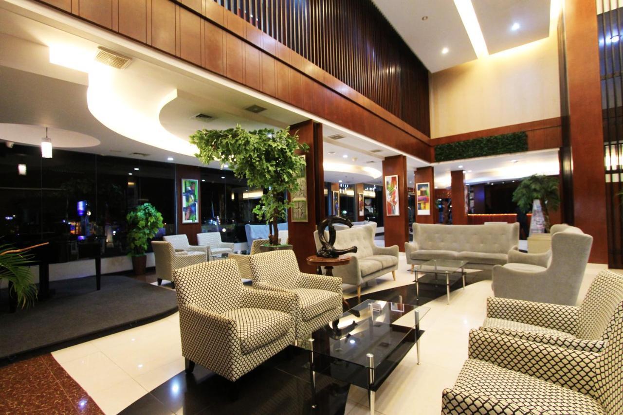 Grand Hatika Hotel Tanjung Pandan Εξωτερικό φωτογραφία