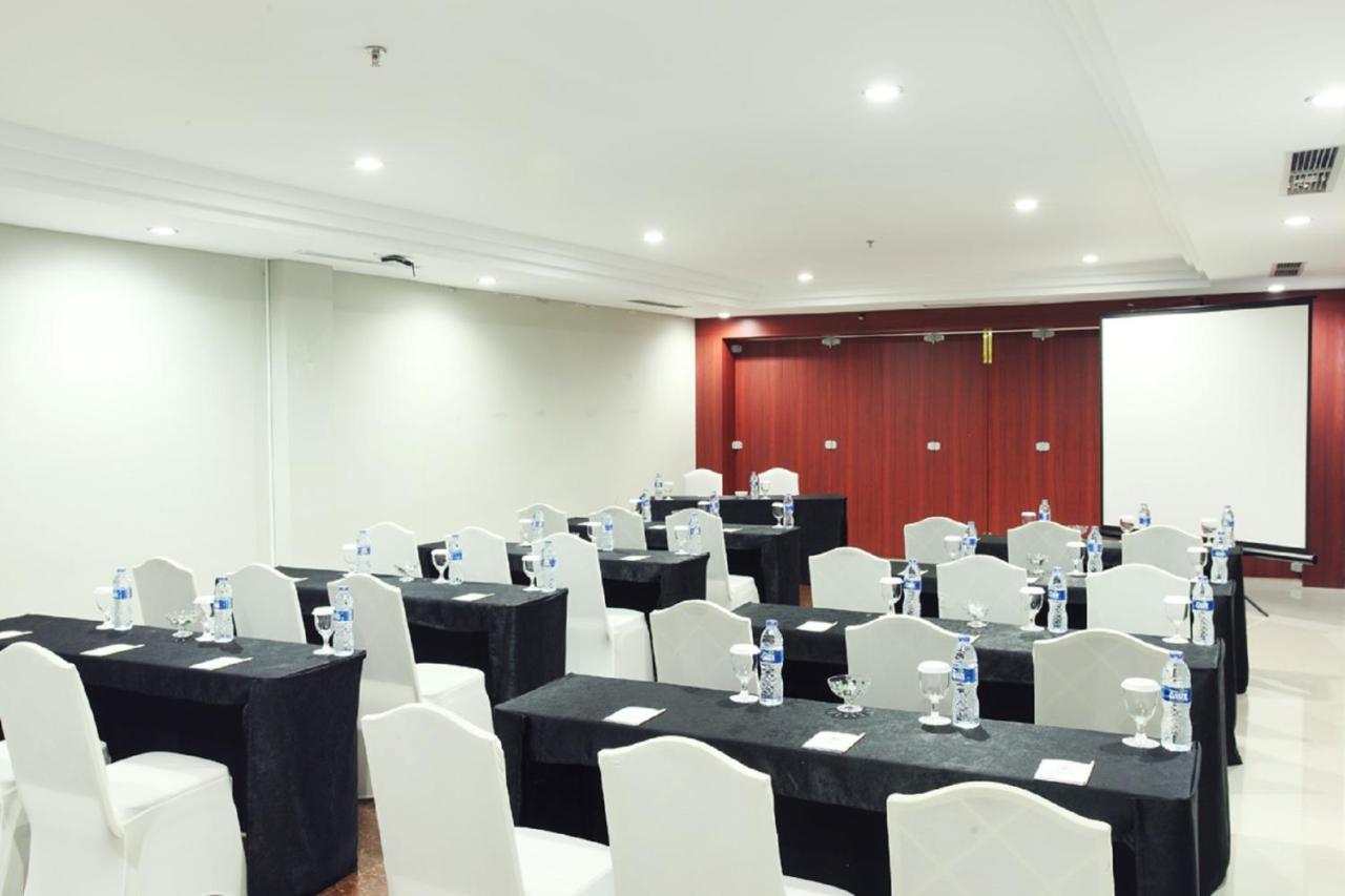 Grand Hatika Hotel Tanjung Pandan Εξωτερικό φωτογραφία